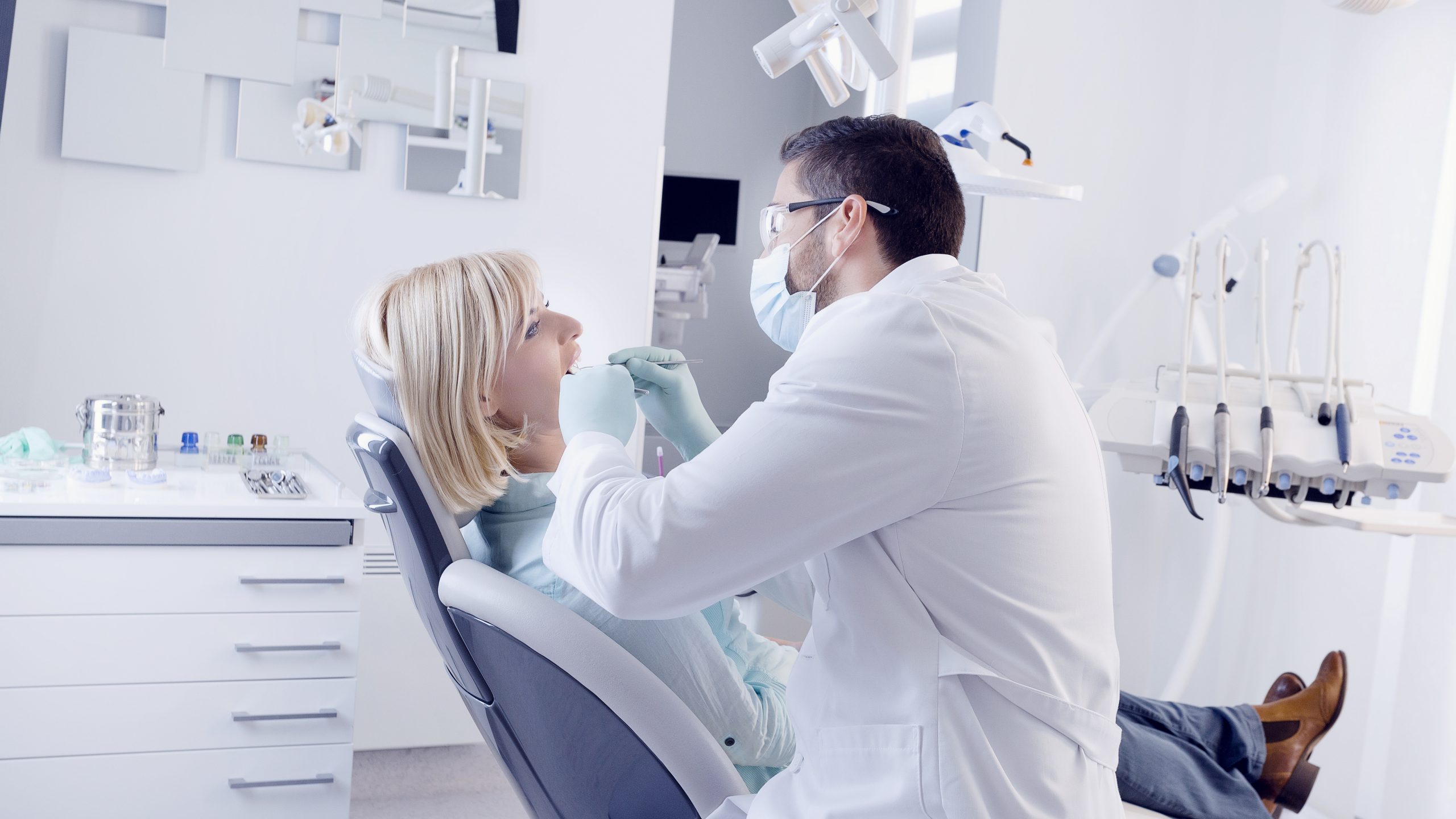 Dentist in Wolcottville, IN